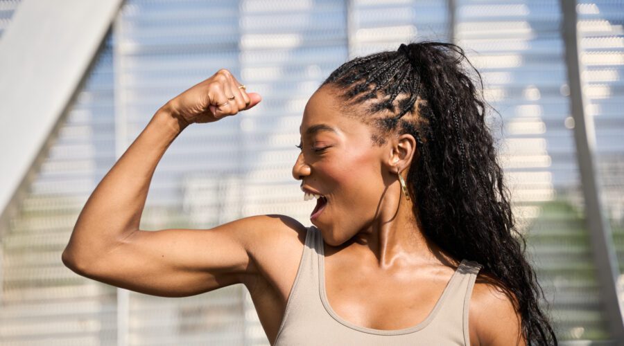 Mulher forte com memória muscular.